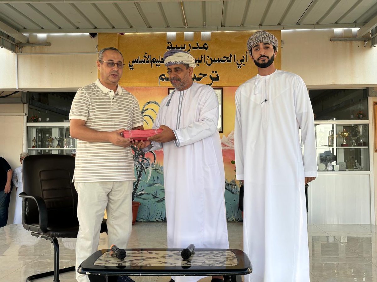 برنامج معلمون ملهمون الأسبوعي من تنظيم جماعة العلوم بالتعاون مع جماعة الإذاعة المدرسية، استضاف هذا الأسبوع الأستاذ محمد علي بكار معلم مادة الفنون التشكيلية.
#تعليمية_الداخلية
#التحول_الرقمي