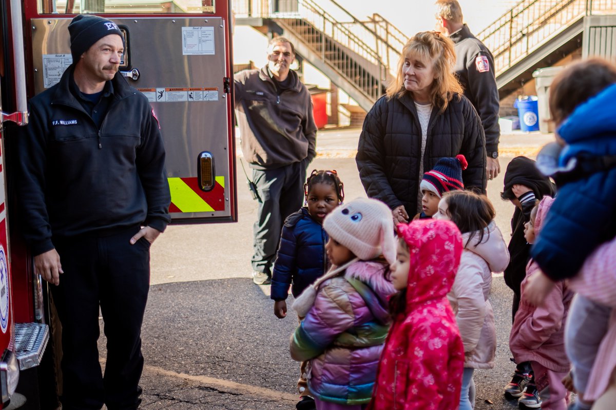 cscinc_org's tweet image. &quot;Two of our Easton classrooms visited the Easton Firehouse! 🚒 Families got an up-close look at the trucks and learned about our local firefighters’ work. Thank you, Easton Fire Dept! 👩‍🚒👨‍🚒 #CommunityServicesForChildren #FieldTrip&quot;