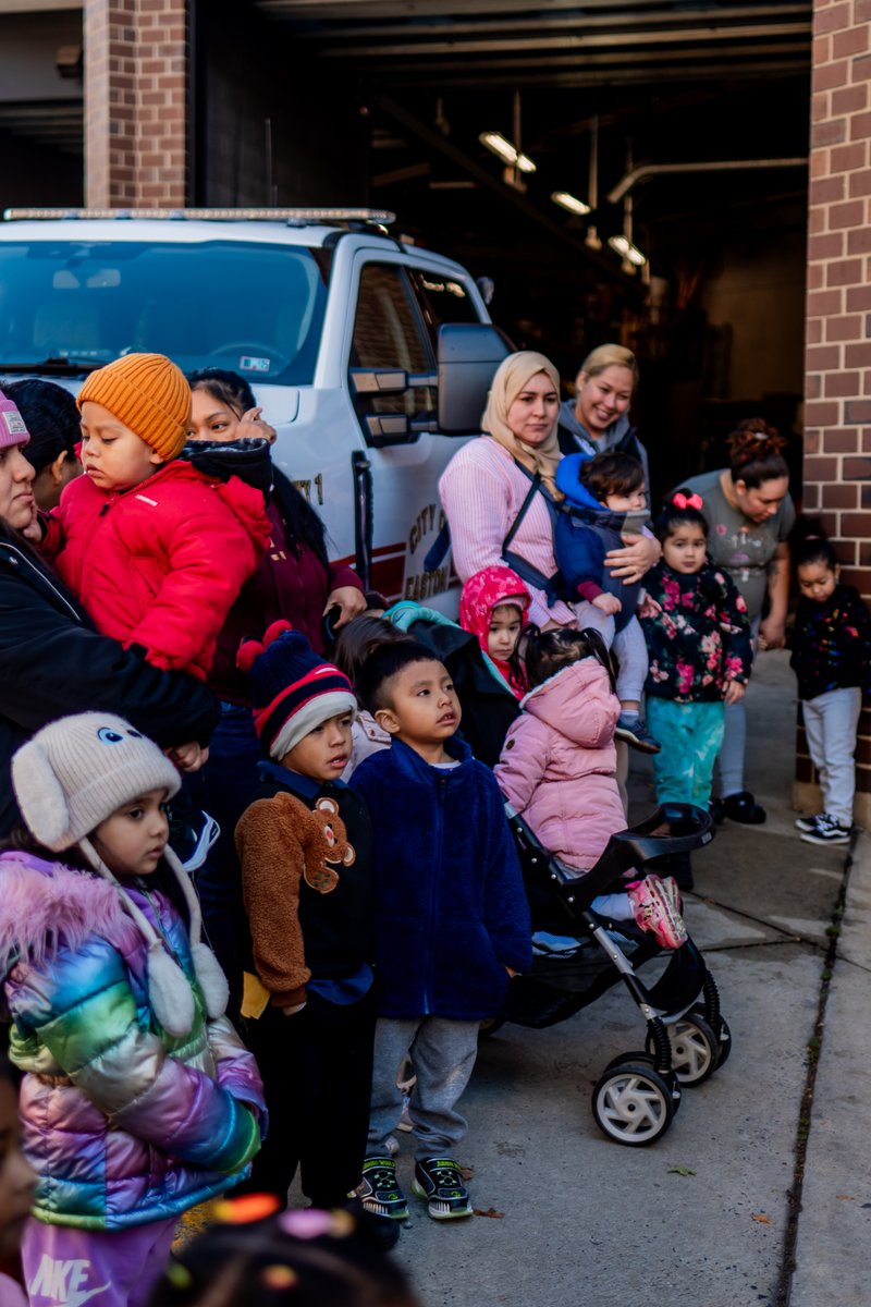 cscinc_org's tweet image. &quot;Two of our Easton classrooms visited the Easton Firehouse! 🚒 Families got an up-close look at the trucks and learned about our local firefighters’ work. Thank you, Easton Fire Dept! 👩‍🚒👨‍🚒 #CommunityServicesForChildren #FieldTrip&quot;