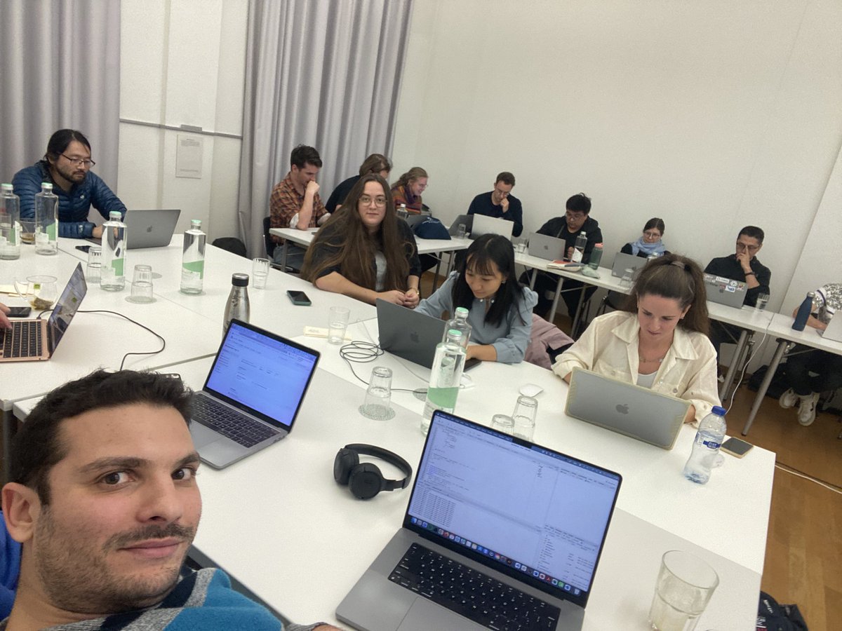arturman_sl's tweet image. The last moments of the #Bioconductor / #scverse hackathon where we had a great R/Python collaboration and discussed how we can work together, ushered into some true interoperability for Spatial Biology, results will be out soon !! 🥳🥳🥳👊 @LucaMarconato2 @helucro