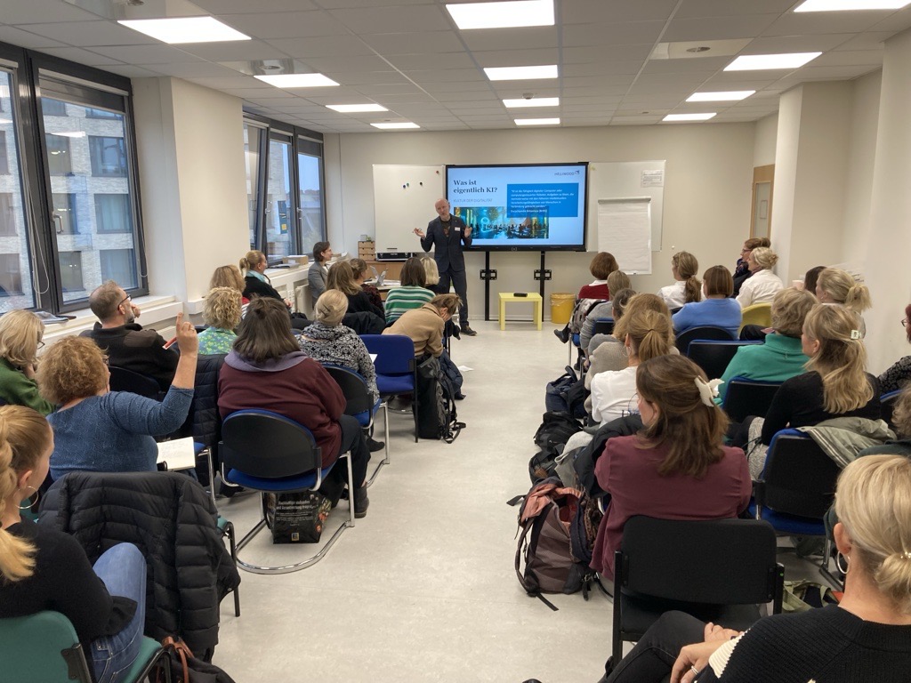 Helliwood tweet media