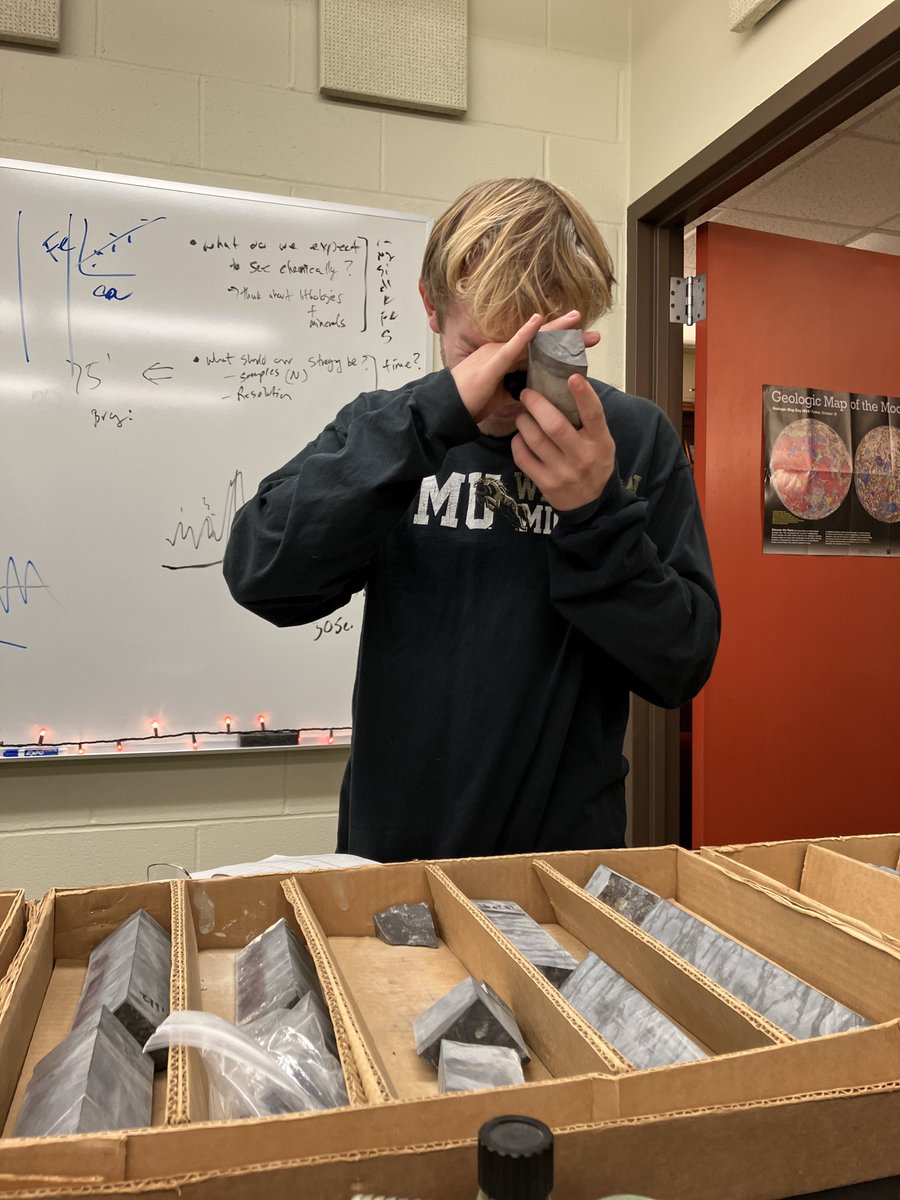 WMU_CAS's tweet image. Real research, real impact. Dr. Stephen Kaczmarek's students are conducting new research on Michigan rock cores as part of larger, ongoing study on carbon sequestration. 🌎

Read more here: bit.ly/3CorZWa