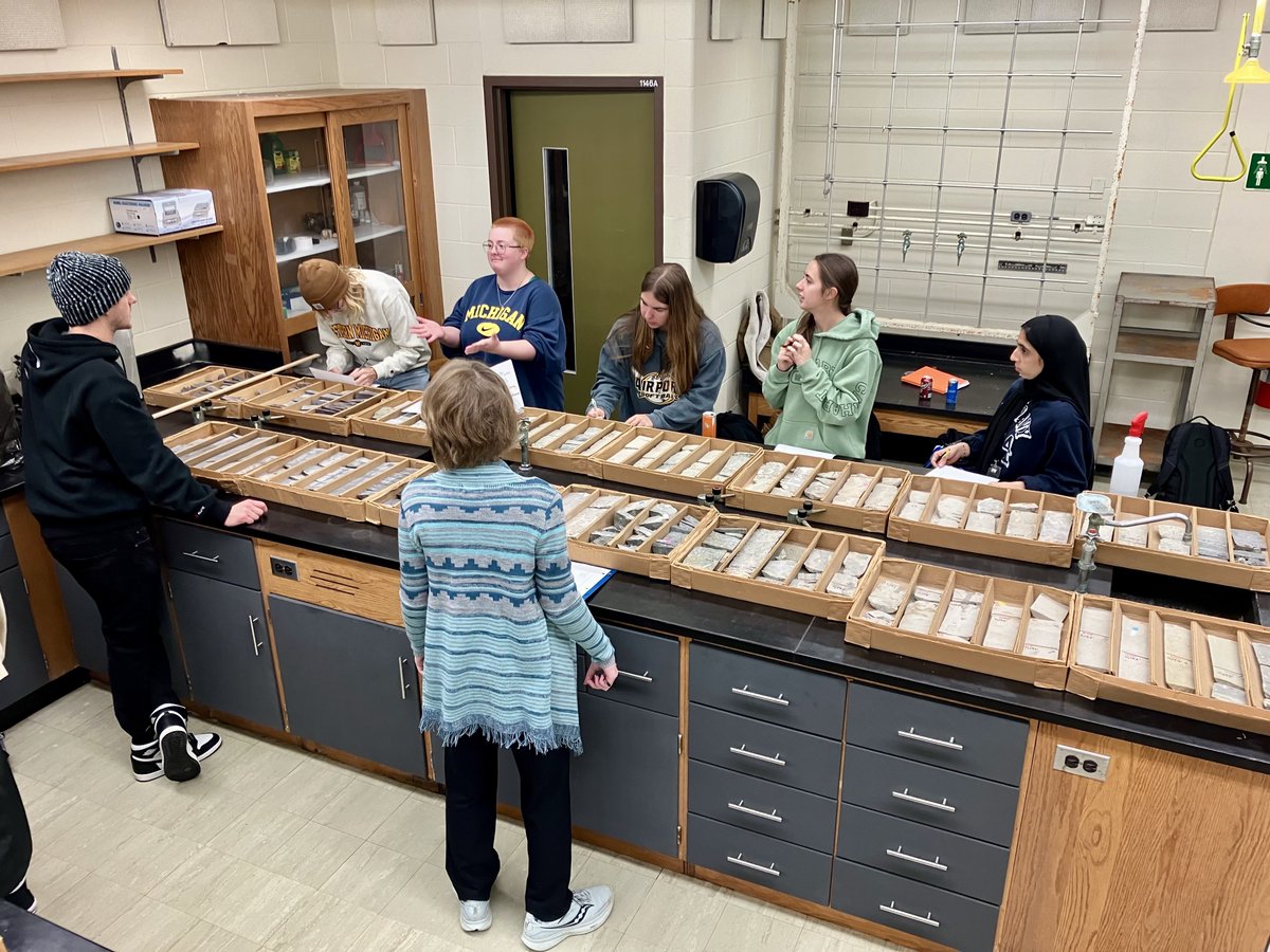WMU_CAS's tweet image. Real research, real impact. Dr. Stephen Kaczmarek's students are conducting new research on Michigan rock cores as part of larger, ongoing study on carbon sequestration. 🌎

Read more here: bit.ly/3CorZWa