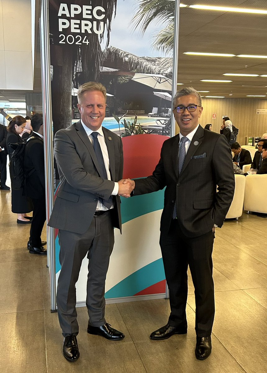 Todd McClay (@toddmcclaymp) on Twitter photo Met with Malaysian Minister of Investment, Trade & Industry <a href="/tzafrul_aziz/">Tengku Zafrul 🇲🇾</a>.
We discussed the work that has been done to resolve market access issues, investment, and our strong bilateral trade relationship. #APECPeru2024 Met with Malaysian Minister of Investment, Trade & Industry <a href="/tzafrul_aziz/">Tengku Zafrul 🇲🇾</a>.
We discussed the work that has been done to resolve market access issues, investment, and our strong bilateral trade relationship. #APECPeru2024