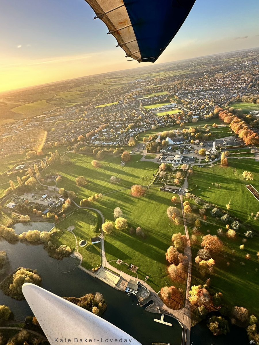 baker_loveday's tweet photo. Wheel Fairing, Wing Tip & Wicksteed Park
🍂🍁🌳🎡🎢🎠🌳🍁🍂
#flying #microlighting #microlight #flight #wicksteed #WicksteedPark #wicksteeds #Autumn #light #bluesky #sun #trees #park #wheeliewinging #northamptonshire #earth #nature #beauty #shadows #photography #November2024 https://t.co/eVVwnY3W11