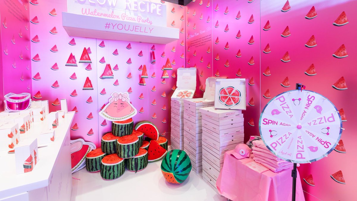 BPSEventDesign's tweet image. Remember this juicy throwback? 🍉 

Our Watermelon Pizza Party booth for Sephora back in 2018 was all about fun, color, and engagement. Time for a fresh taste and an even juicier design for your next event! 
#BoothDesign #Throwback #BlueprintStudios #FreshIdeas #WatermelonParty