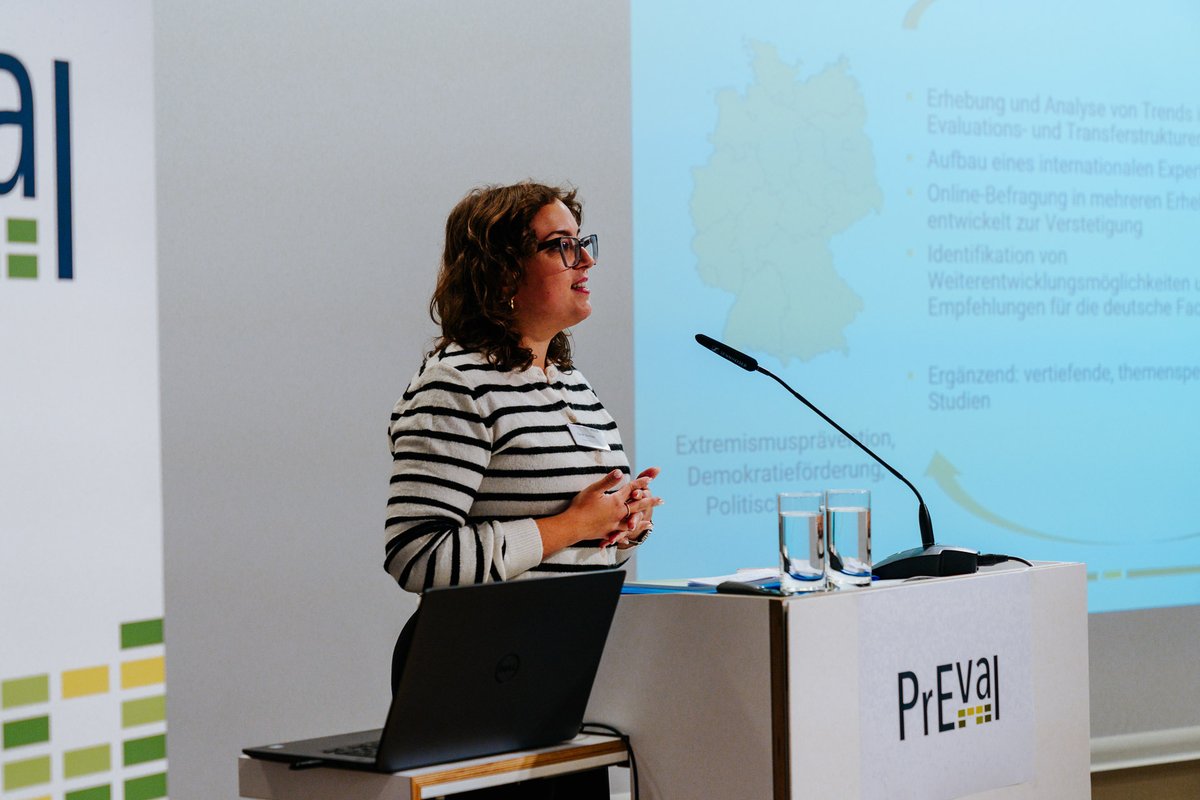 PrEval – Zukunftswerkstätten (@preval_projekt) on Twitter photo Im 3. Panel des #PrEvalFachtags machen <a href="/bressansar/">Sarah Bressan @bressansar.bsky.social</a> (<a href="/GPPi/">GPPi</a>) & <a href="/lotta_rahlf/">Lotta Rahlf</a> (<a href="/PRIF_org/">PRIF</a>) deutlich: Wir brauchen klare Lernstrategien und Mechanismen zur Übersetzung & Umsetzung von #Evaluationsergebnissen in Politik & Praxis - das zeigt auch der internationale Vergleich. Im 3. Panel des #PrEvalFachtags machen <a href="/bressansar/">Sarah Bressan @bressansar.bsky.social</a> (<a href="/GPPi/">GPPi</a>) & <a href="/lotta_rahlf/">Lotta Rahlf</a> (<a href="/PRIF_org/">PRIF</a>) deutlich: Wir brauchen klare Lernstrategien und Mechanismen zur Übersetzung & Umsetzung von #Evaluationsergebnissen in Politik & Praxis - das zeigt auch der internationale Vergleich.
