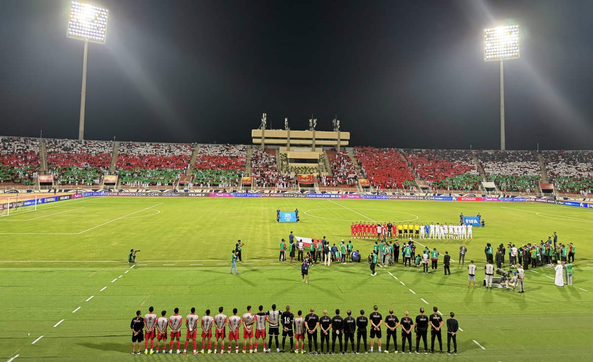 تيفو بعلمي #عمان و #فلسطين ومبادرة طيبة يشكر عليها الجمهور العماني 🔝 كل التوفيق للفريقين