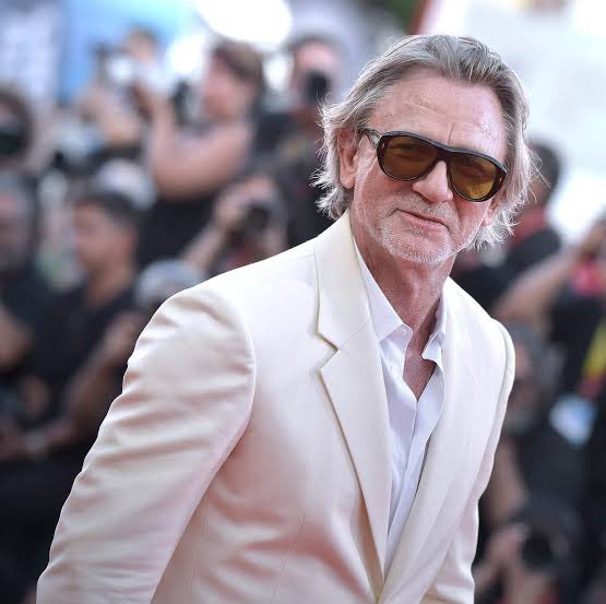 EverythingDCU_'s tweet image. Rumour:

Sgt Rock movie is now in production with  Luca Guadagnino directing! 

Daniel Craig is apparently playing the titular character👀

Take it with a pinch of salt tho

(Via Production Weekly)