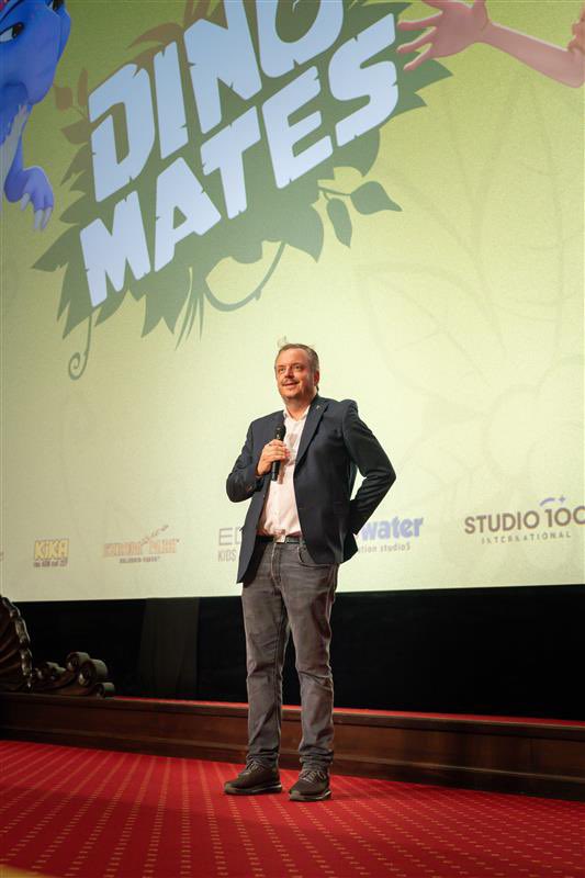 MichaelMack's tweet photo. Gemeinsam mit Studio 100 International, KiKA, Edel Kids und B-water präsentiert #MACKMagic heute zahlreichen Partnern und Vertretern aus dem Handel beim DINO MATES Summit unsere kommende Animationsserie zu Madame Freudenreich. Ab 2025 exklusiv bei KiKA. https://t.co/rTEb7RTNJ7