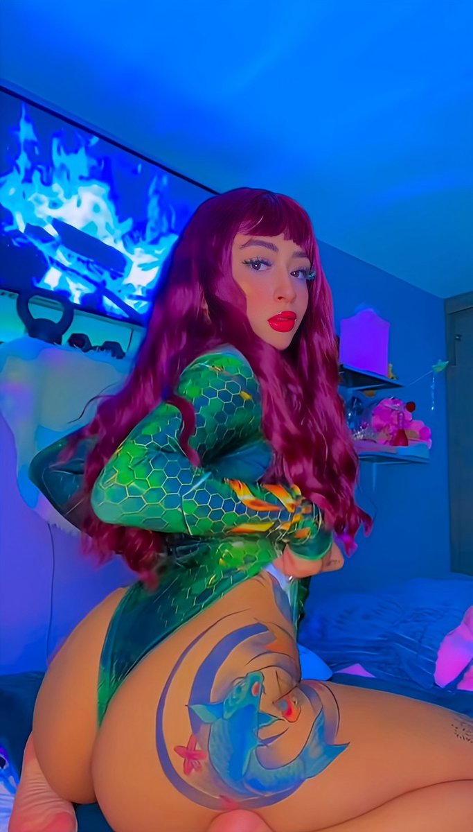 May I swim among your thoughts? 💚🌊

#sea #redhair #nsfwtwtًً #nsfwposts #JuevesDeTentación #JuevesDeSeducción