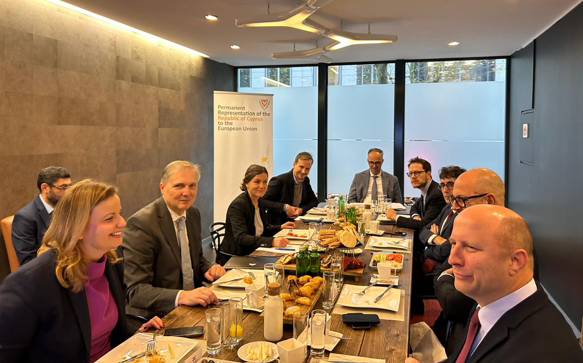 Delighted to host #MED9 counterparts in framework of CY's MED9 Presidency. #Mediterranean perspective needs to be adequately reflected in #EU policies &amp; priorities. Agreed to reinforce coop. &amp; take discussions ⏩ by identifying concrete issues in this context
🇨🇾🇭🇷🇫🇷🇬🇷🇮🇹🇲🇹🇵🇹🇸🇮🇪🇸🇪🇺