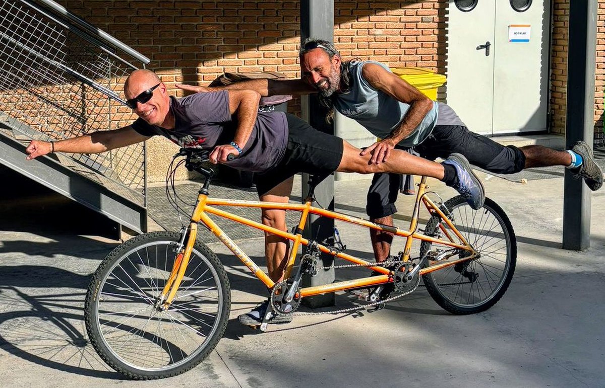 FundaciónEscuelaIdeo (@fundescuelaideo) on Twitter photo El tándem de <a href="/EscuelaIdeo/">Escuela IDEO</a> está dando sus últimas pedaladas y necesita el relevo. Por ello, queremos invitaros a colaborar con «EL ÚLTIMO VUELO DEL TÁNDEM».
👇
fundacionescuelaideo.edu.es/el-ultimo-vuel… El tándem de <a href="/EscuelaIdeo/">Escuela IDEO</a> está dando sus últimas pedaladas y necesita el relevo. Por ello, queremos invitaros a colaborar con «EL ÚLTIMO VUELO DEL TÁNDEM».
👇
fundacionescuelaideo.edu.es/el-ultimo-vuel…