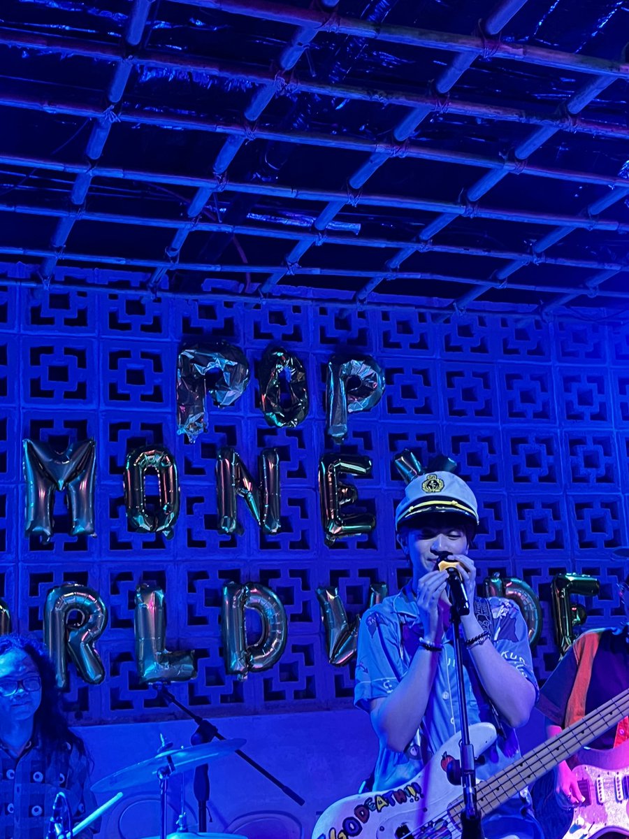pisoniocho's tweet photo. ‘twas my first time attending a gig in a long time!!

and my first time doing it alone 😌 enjoyed listening to your set!! @e_motion_engine 💚thank youu!!

@happycameal @ocho3x https://t.co/viq43NwjQC
