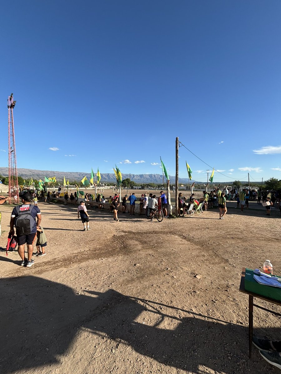 Domingo? No, miercoles 17hs y tu gente dejando todo de lado solo para verte
💚💛💚