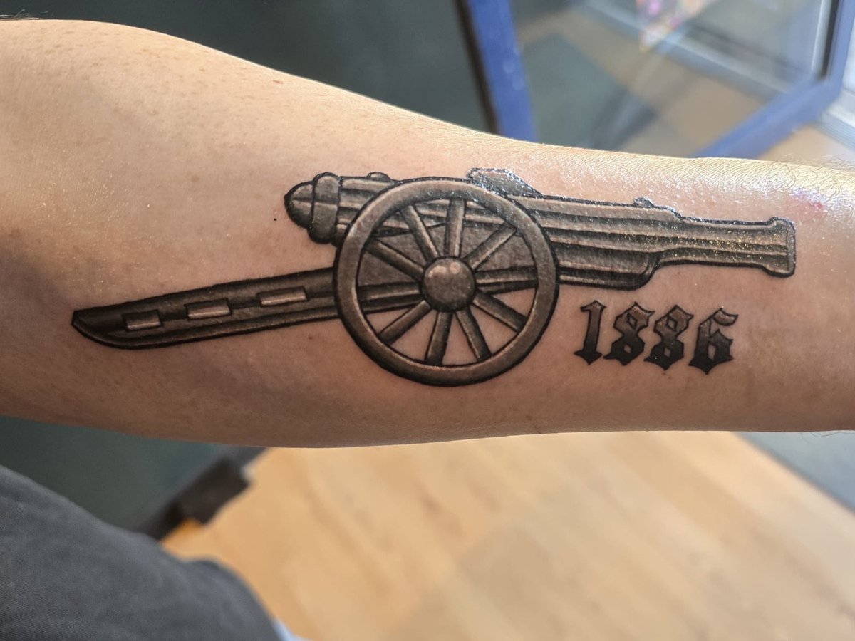 Julie E Russell tweet media