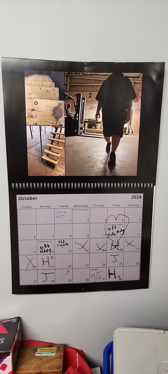 JohnnyJ33056789's tweet photo. @nottsick3 Have you considered making a 2025 Calender? I'd buy for my shop 100% https://t.co/0wCiuDtGAx