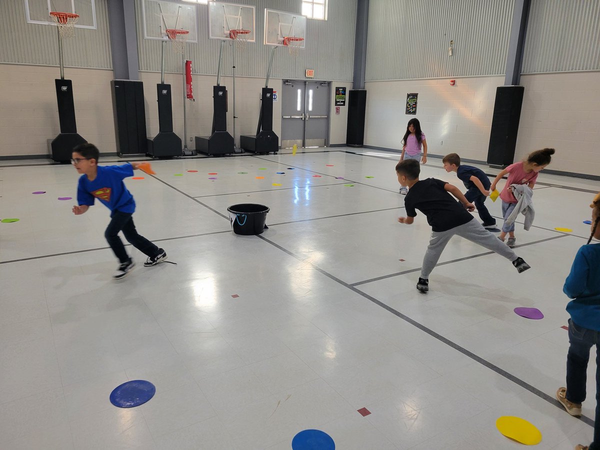 CoachRamosPE's tweet photo. Students enjoying a game of "Stuff the Turkey" as we get closer to Thanksgiving break! 🦃
@coach_medrano https://t.co/NLz8RQzI5I