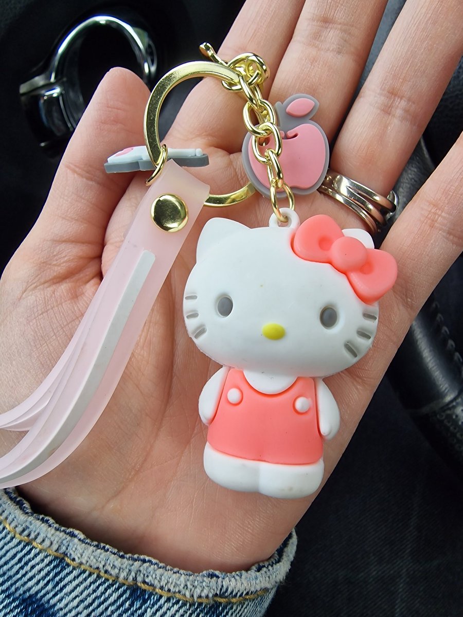 hello kitty key ring 🌸