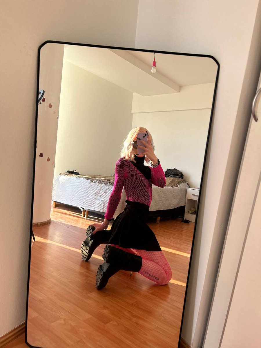 What do you say? does this hair color suit me?

cute pink feet gold sissy transgirl bigdick cock monstercock ladyboy cosplay roleplay