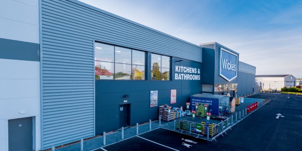 RIBAJ's tweet photo. Complex buildings need tailored building envelope solutions. This online compatability tool can help [AD] @tatasteeluk 
#rjproducts #cladding #roofing #specification #compatability #buildingenvelope
https://t.co/obnYEUPw9y https://t.co/Bf1PAqqWPP