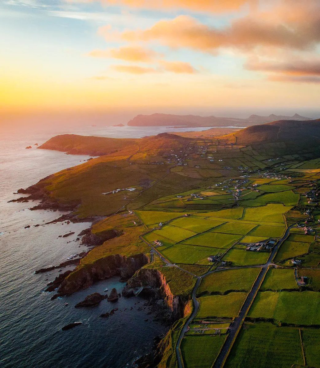 We love Daingean Uí Chúis (Dingle)💚

In the area this weekend? Check these out👇🏻
📖 The #DingleLiteraryFestival from the 15th-17th
🛍 Grab a new geansaí at the #Dingle woollencompany
🥾 Hike #TheDingleWay
🐠 Visit the #DingleAquarium

📸 mrshaneoneill [IG]
#KeepDiscovering