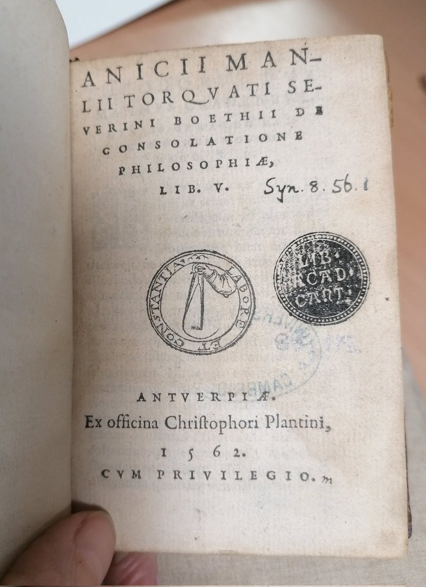 Picked up this book in the stacks because it had a pretty binding. Turns out to have belonged to Leonard Jenyns, friend of Darwin, and before that had been given to an unknown owner by Hester Lynch Piozzi. And there's a bonus temoin too 😍 Syn.8.56.1