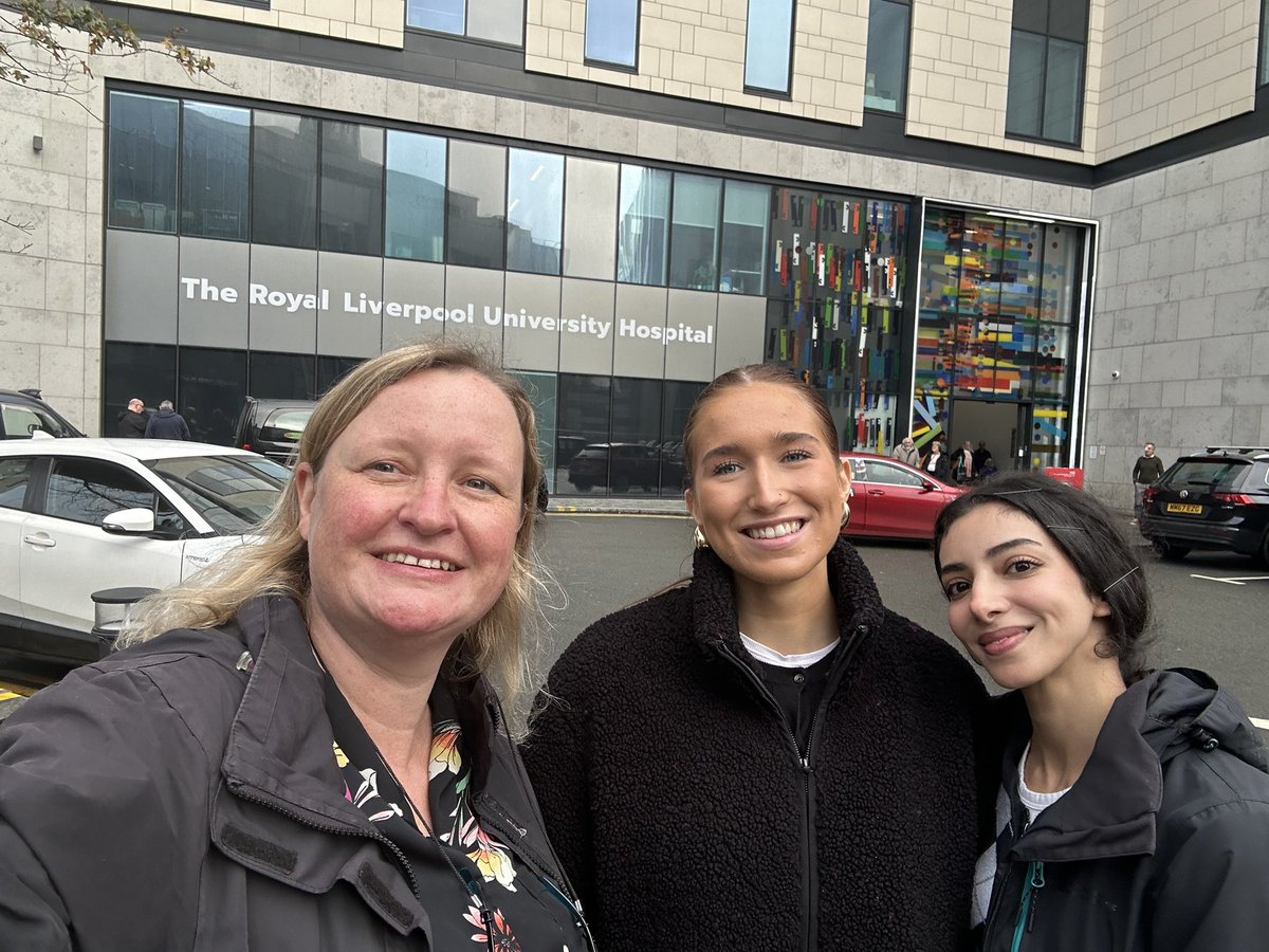 Liverpool Neutrophil Lab (@livneutrophil) on Twitter photo Introducing masters student Isobel to our clinical colleagues - with <a href="/ellielou_uk/">Dr Helen Wright πππͺπΊπΊπ¦</a> & @gennaali15 Introducing masters student Isobel to our clinical colleagues - with <a href="/ellielou_uk/">Dr Helen Wright πππͺπΊπΊπ¦</a> & @gennaali15