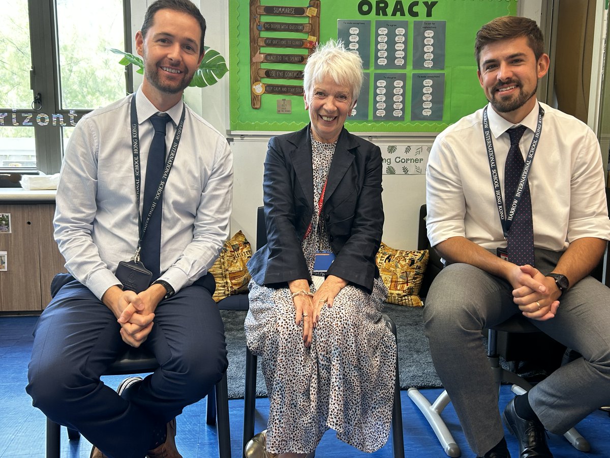 PGCEIDL's tweet photo. @sunderlanduni @UoSiQTS @UoSPGCEEYT We appreciate the invaluable role of #mentors. We have comprehensive, sector-leading mentor training and support. Here's Dr Lynda Dalkin showing what tripartite support looks like 🤗#HongKong @sunderlanduni @PGCEIDL @UOSiQTS @UOSPGCEEYT #DistanceNotDistant #WeAreSun https://t.co/NfiiRzWrbR