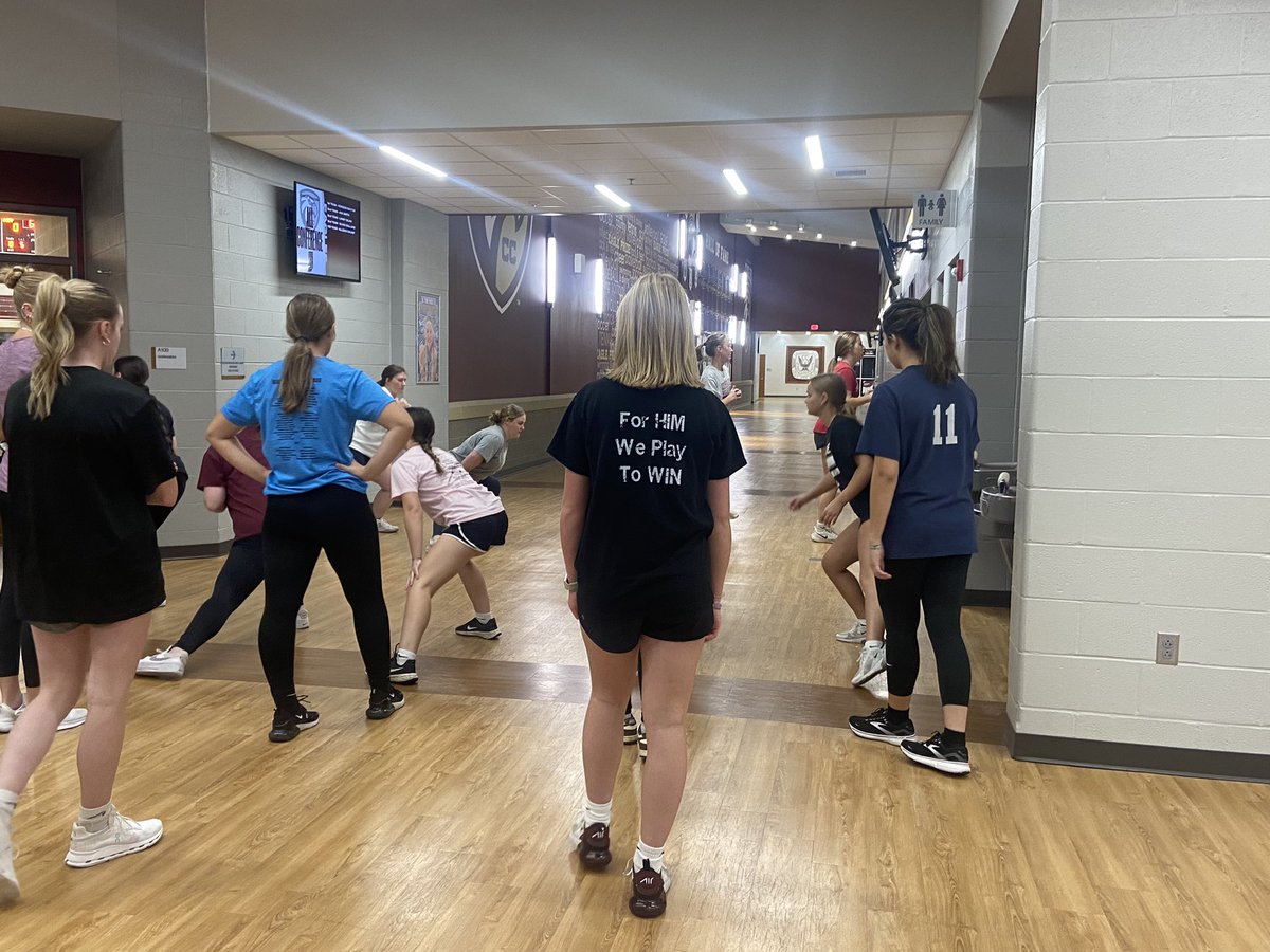 CCLadyEagleSB's tweet photo. Warming up for Week 3 of Weights with 15 girls putting in the work to get better even though it’s still November!! https://t.co/AUlWfRNPou