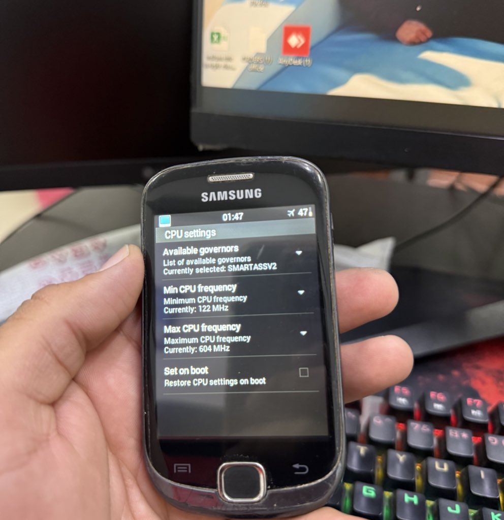 Darshilofficial's tweet photo. Found my Galaxy from 2013

◦Rooted Custom CyanogenMod Rom
◦No Playstore
◦Single Core Overclocked to 800 Mhz
◦Installed Android 2.3 with 126mb
◦Custom boot animation
◦Even after decade, phone does not even hang
◦Super SU &amp; Terminal Emulator
◦Different Performance Governors https://t.co/hyqiH1l8aE