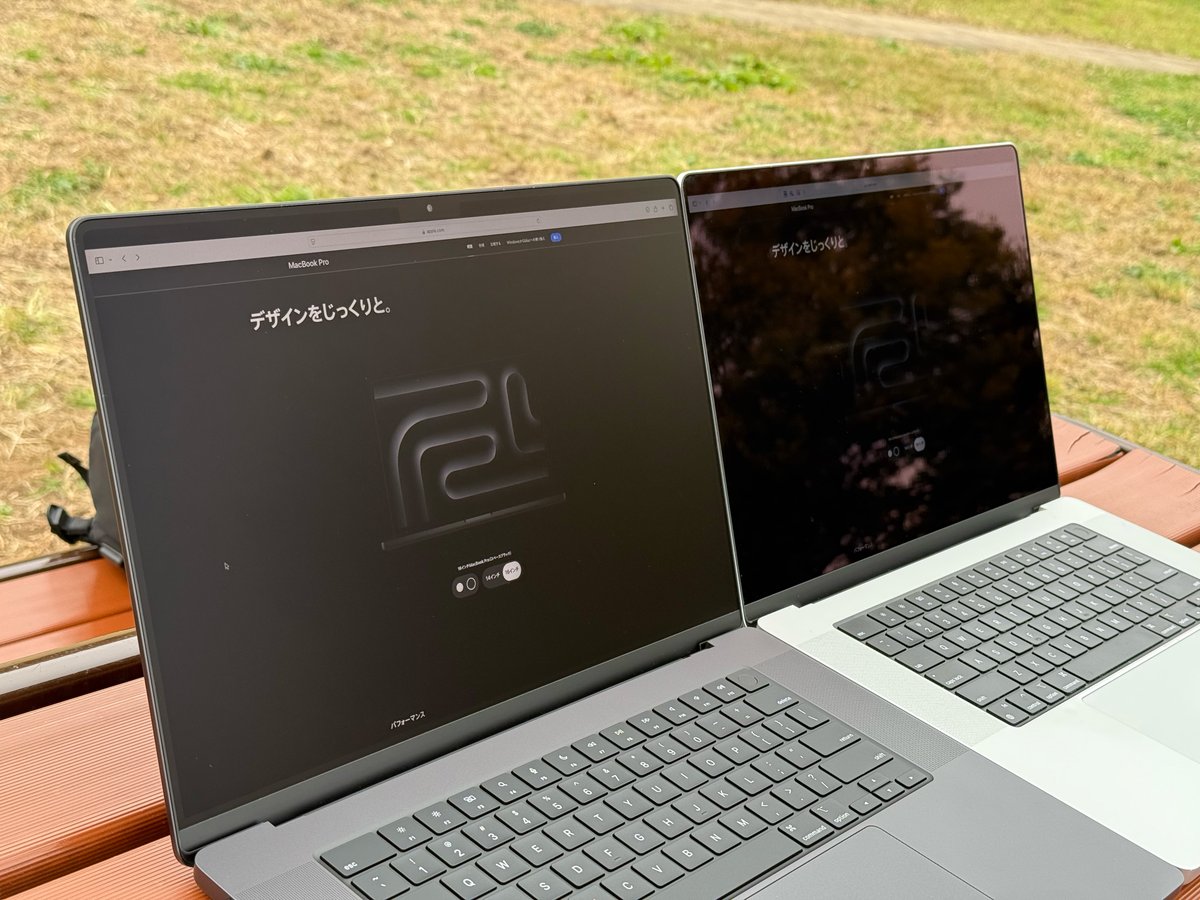 isaolink's tweet image. 近くの講演にM4Max MacBookPro16(黒)とM1Max MacBook Pro16(銀)を引っ張り出して比較してみました。

一番目につくのはNano-textureディスプレイと標準ディスプレイの違い。曇天でもこんなに違うなんて想像以上の驚きです。

#MacBookPro16
#MacBookPro
#M4Max
#Nanotexture
#4TB
#128GB
#Apple
#Mac
