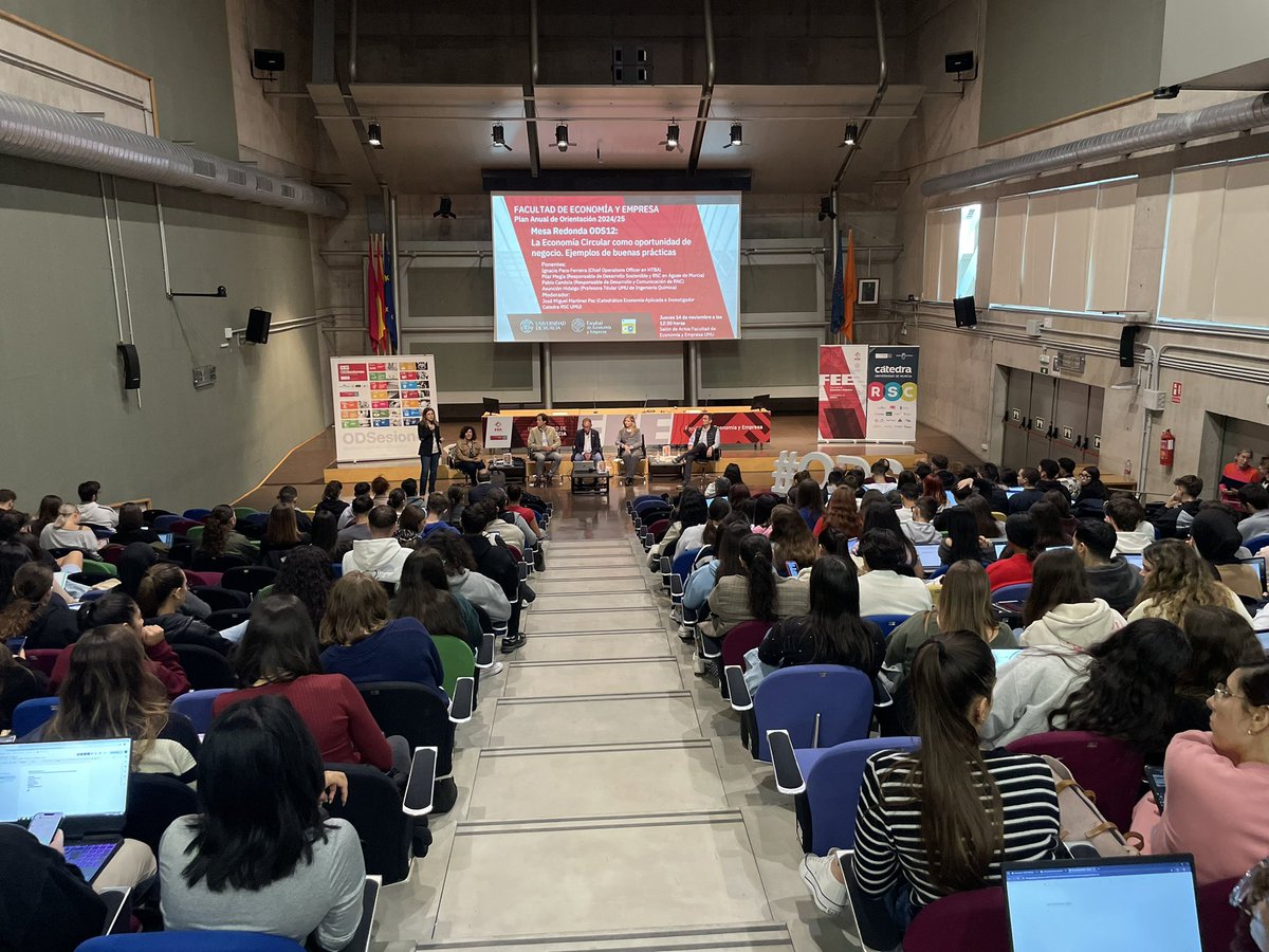 Catedra_RSC's tweet photo. MESA REDONDA | 🟧 @UmuODSesiones #ODS12 en la @UMU.
➡️ ‘La #EconomíaCircular como oportunidad de negocio’.
🗣️ @EMUASA_Clientes, #HTBA y #RNC explican cómo apuestan por la circularidad, la #RSC y la sostenibilidad.
✅Modera: José M. Mtnz Paz (@Catedra_RSC).
📍@EconomicasUMU. https://t.co/MyDD2lAGc3