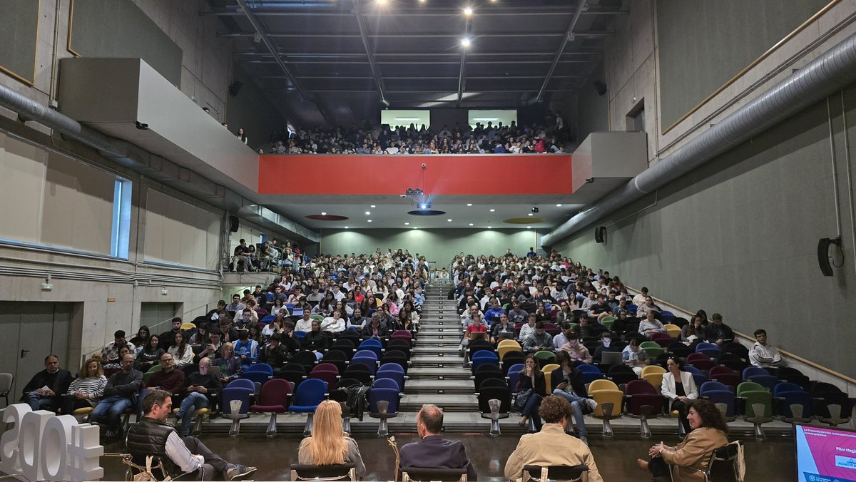 Catedra_RSC's tweet photo. MESA REDONDA | 🟧 @UmuODSesiones #ODS12 en la @UMU.
➡️ ‘La #EconomíaCircular como oportunidad de negocio’.
🗣️ @EMUASA_Clientes, #HTBA y #RNC explican cómo apuestan por la circularidad, la #RSC y la sostenibilidad.
✅Modera: José M. Mtnz Paz (@Catedra_RSC).
📍@EconomicasUMU. https://t.co/MyDD2lAGc3