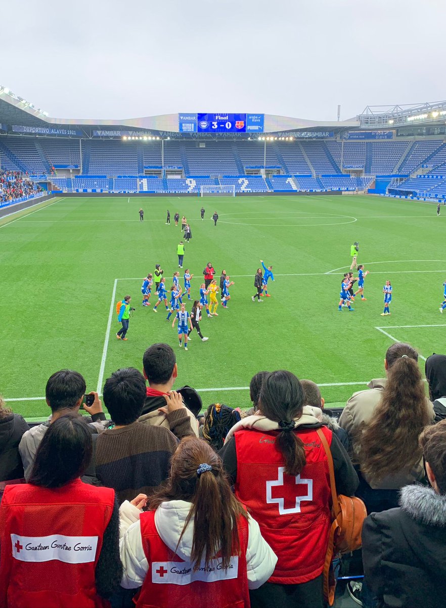 CruzRojaAlava's tweet photo. #CruzRojaJuventud
Un grupo de niños y niñas de #pineo y #éxitoescolar han ido a Mendizorrotza a ver el partido del Alavés femenino . A pesar de la lluvia lo pasaron de lujo. #CRJ https://t.co/ip7O5NzbHi