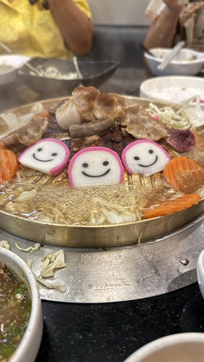 littlefish520's tweet photo. @YUthebestofmind ส่งยิ้ม ให้ละกันค่าา  (อาจดู เลอะเทอะ เพราะเดวกินมะทันเพื่อนนน) https://t.co/LKWMXvLIyT