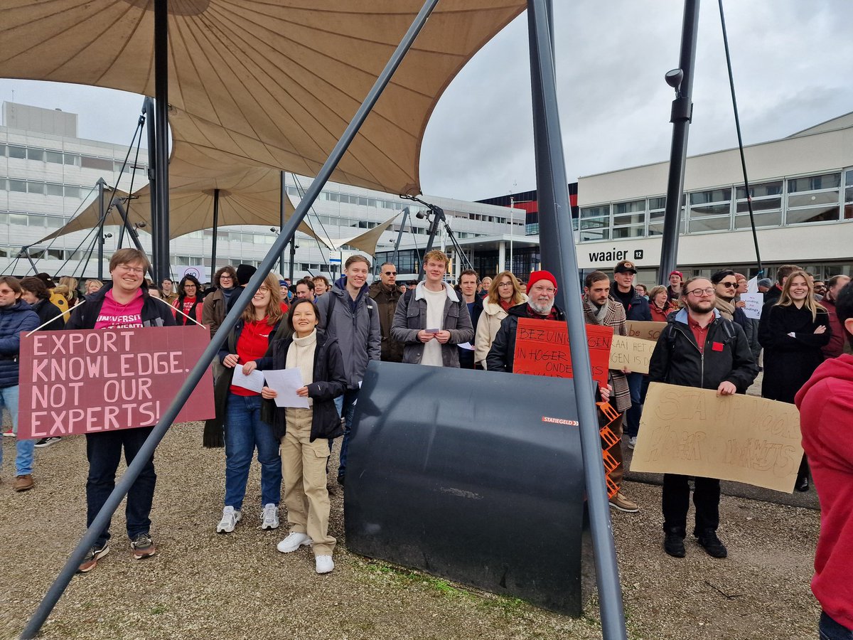 ethicistforhire's tweet photo. University of Twente protest against the Dutch government's proposed massive cuts to the education budget...
https://t.co/5JsoWF8FB3 https://t.co/BpKBWNAi6E