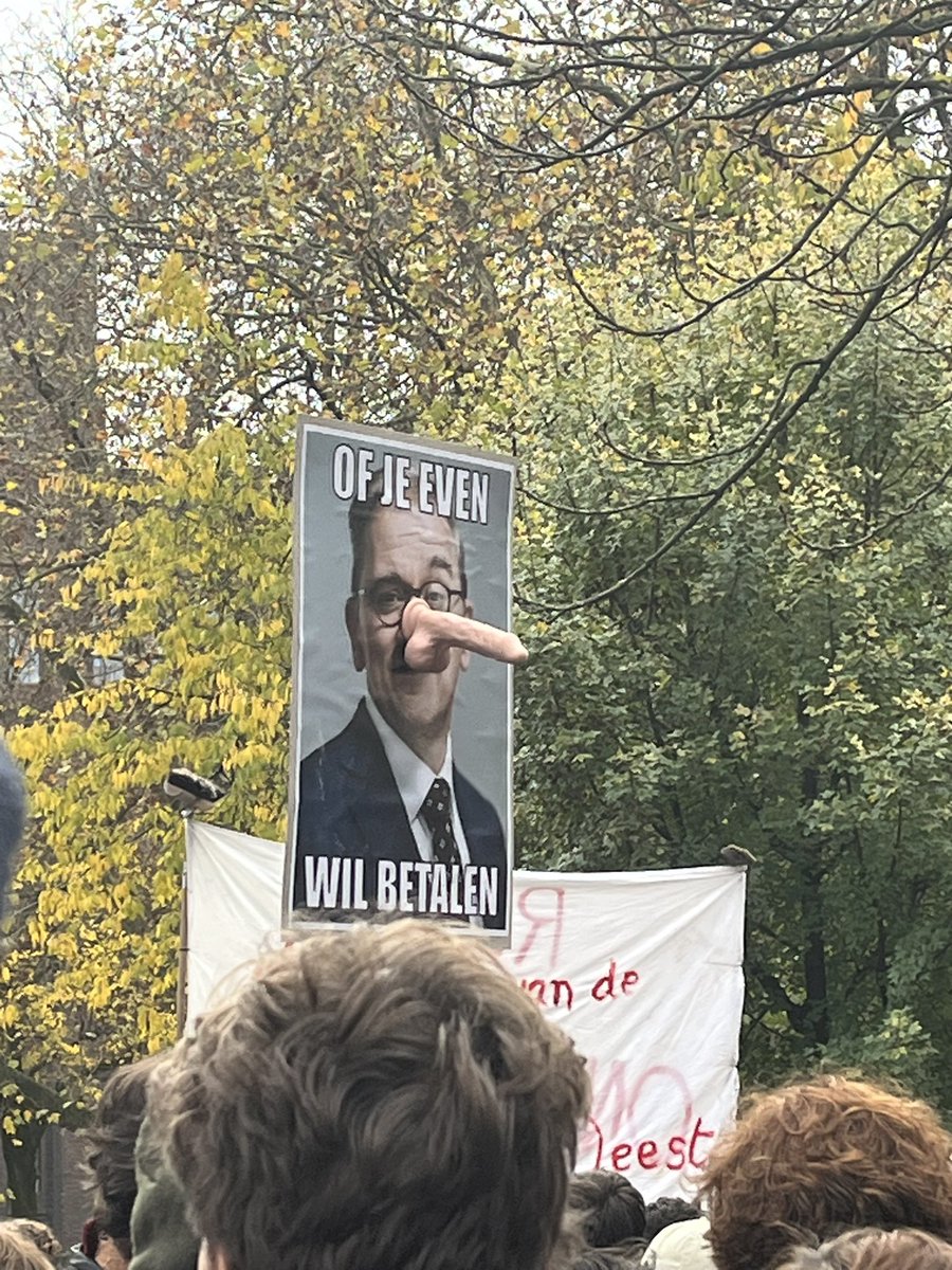 And today, Defiant Utrecht! Students and faculty are not put off by the cancellation of our demo. Here we are anyway, to defend public higher education. Plus speeches in parliament and lots of local actions in all universities too! ✊🟥