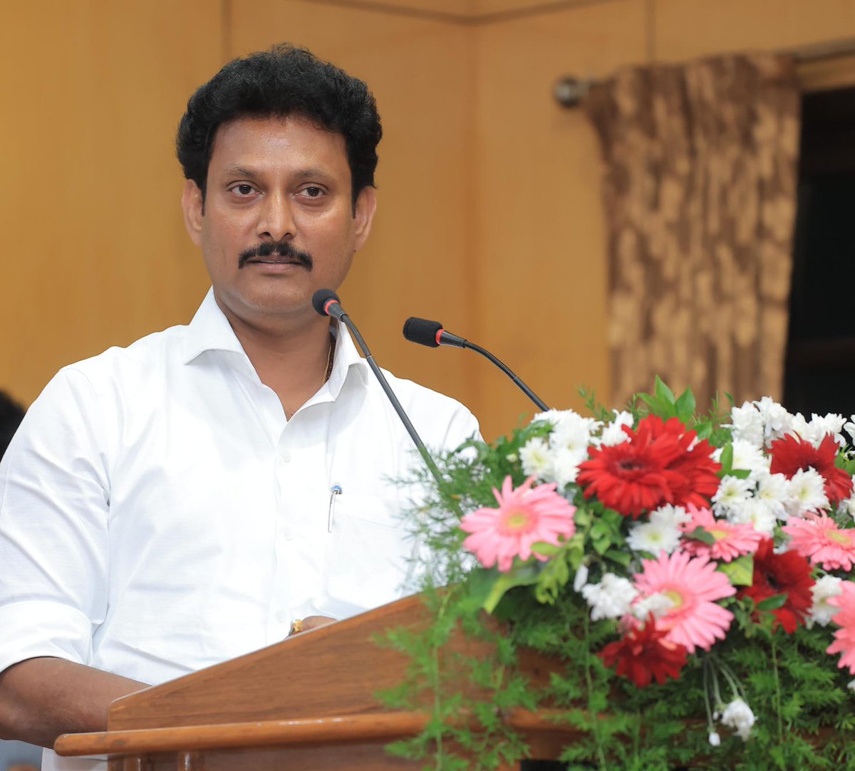 Anbil_Mahesh's tweet photo. அண்ணா பல்கலைக்கழக Centre for Entrepreneurship Development துறை 
பள்ளி மாணவர்களிடம் புதுமையான சிந்தனைகளை உருவாக்கும் நோக்கில் ஒருங்கிணைத்த  "புத்துளிர்" எனும் திட்டத்தின் இறுதி நிகழ்வில் கலந்து கொண்டு மாணவர்களுக்கு பரிசுகள் வழங்கி வாழ்த்துகள் தெரிவித்தோம்.

@tnschoolsedu https://t.co/e9MTfmAhuR