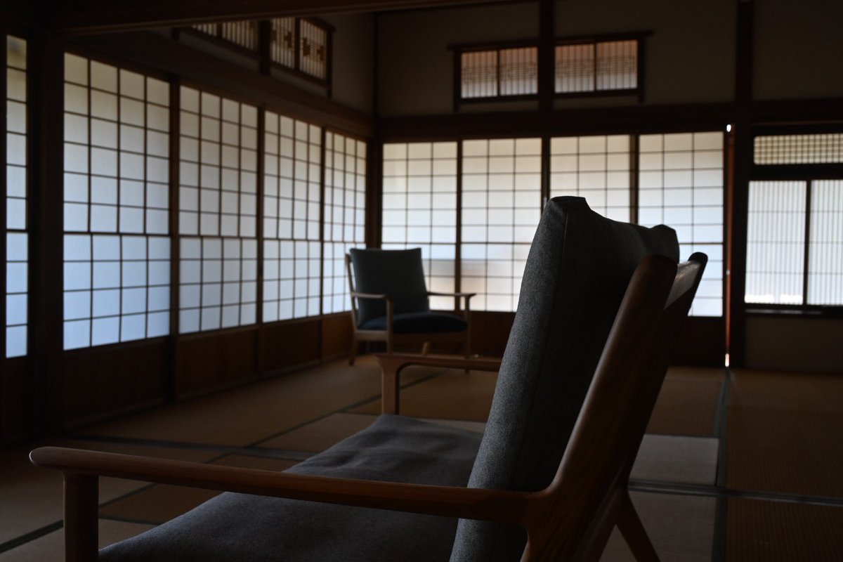 KENJIAKAI1's tweet photo. 来年夏頃納品予定のラウンジチェアを持ってきてもらってサイズ感のチェック。

この物件を買ったときから席数を増やすでなく、料理も空間もサービスも総合的に地道にブラッシュアップしていくと決めてる。

一つ一つ実行していくのみ！ https://t.co/gM6nvg5Ysa