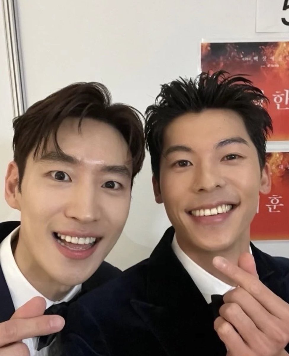 _caitlynT's tweet photo. What are the odds of having these two actors in one picture whom I would love to see working with my lovely girls!
Somin-Jehoon & YangZi-GregHsu π«π«
Hay ya yai!! A fan can dream right?!π« π«
#nextpair #Koreandrama #Chinesedrama
#JungSoMin #YangZi https://t.co/5od3o6xzHG