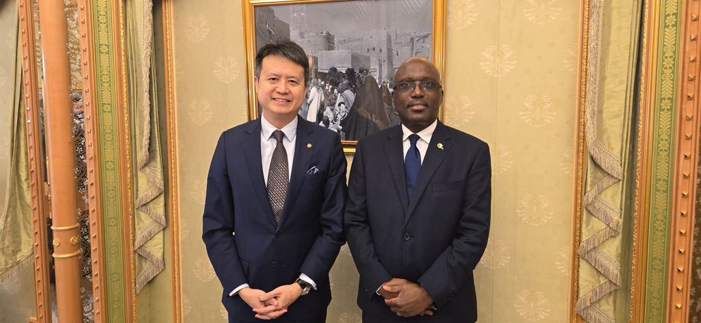 Delighted to meet with <a href="/WIPO/">World Intellectual Property Organization (WIPO)</a> DG Mr. Daren Tang today on the sidelines of the #DesignDipCon in Riyadh, 🇸🇦. Excited to enhance our collaborative efforts to create a more innovative &amp; inclusive future! WIPO continues to support <a href="/_ARIPO/">ARIPO</a> in impactful initiatives for our Member States.