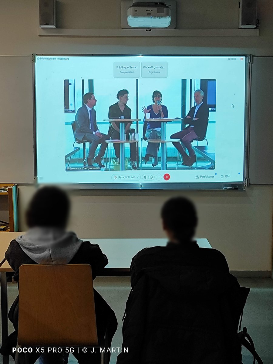 0950666h's tweet photo. Le 12/11, Aya et Yasmine, élèves de notre lycée, ont rejoint le lancement de la mission "Élève ambassadeur culture" 🎭 avec @JMartin49350  ! La visioconférence a exploré le rôle des ambassadeurs culture et partagé des témoignages inspirants d’élèves en #EAC  #Ambassadeurculture https://t.co/0R1y3fMlLk