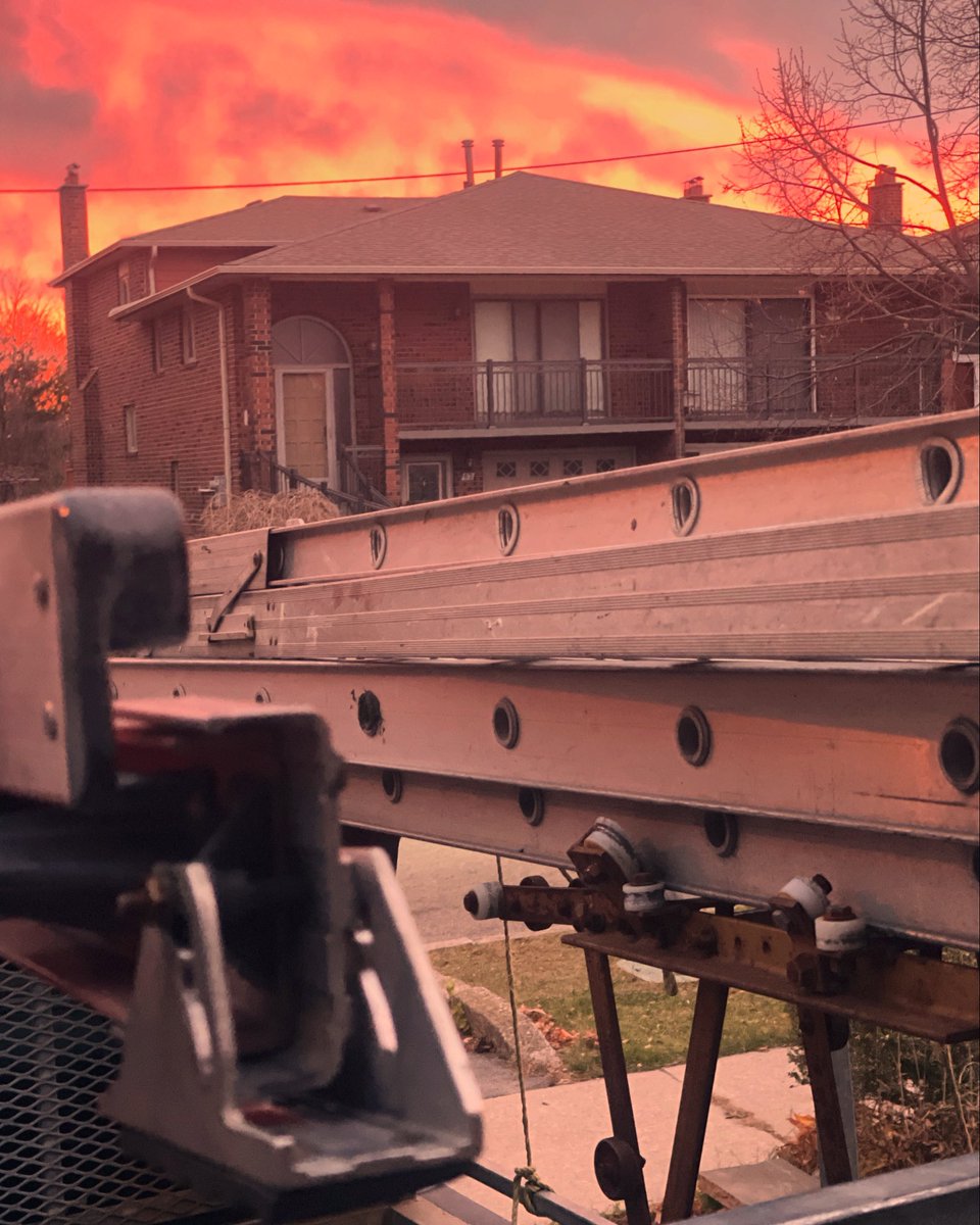 luso_roofing's tweet image. Beautiful sunrise morning to start the day for ROOFING!
🧑‍💻 lusoroofing.com
📲 647.866-6213
📧 info@LusoRoofing.com
#roofingitright #roofingcontractor #construction #toronto
#roofmaintenance 
#roofing #roofingtoronto #torontoroofing #roofinspection #roofrepairs #roofleak