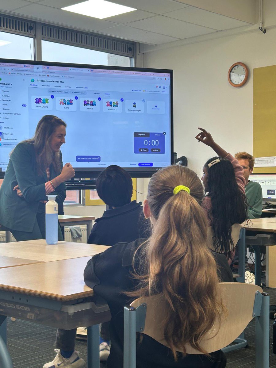 Je zou t bijna vergeten, maar het is de #weekvanrespect . Vanochtend gaf ik les op Bijlmerhorst: Wat is respect? ‘Een ander behandelen zoals jezelf wil worden behandeld’, zei een leerling. De klas knikte. Ik vroeg me af: Wie moeten er nou eigenlijk leren, kinderen of volwassenen?