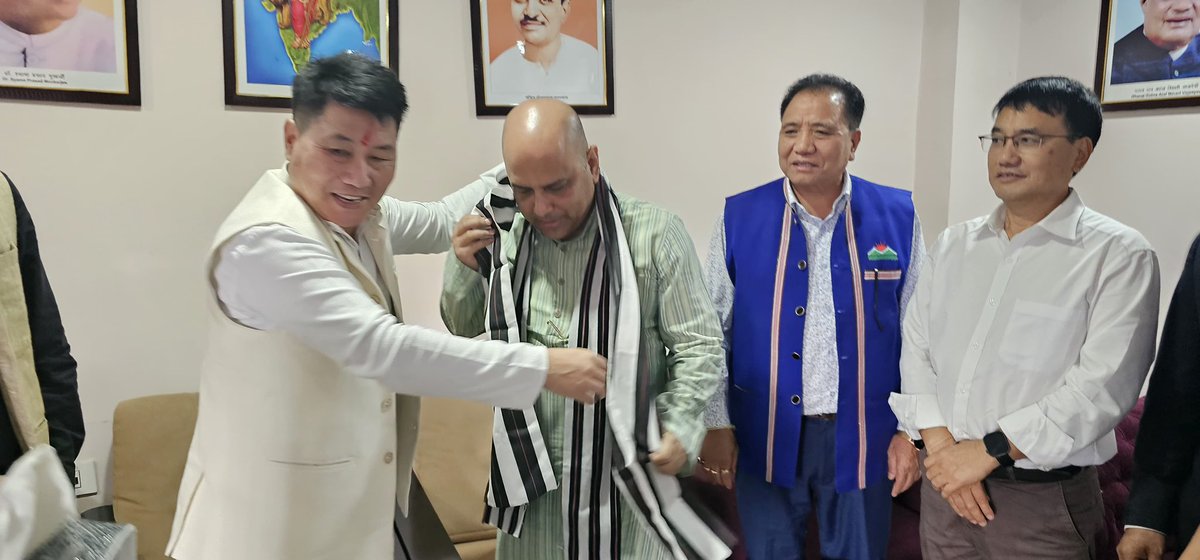 drrajdeeproy's tweet photo. #SadasyataAbhiyan2024

@BJP4Arunachal 
@BiyuramWahgeBJP 

Unbelievably almost 60% of the state voters of Arunachal Pradesh have become members of the @BJP4India  !!

@narendramodi 
@JPNadda 
@blsanthosh 
@PemaKhanduBJP 
@KirenRijiju 
@TapirGao https://t.co/XNMSK7ApYO