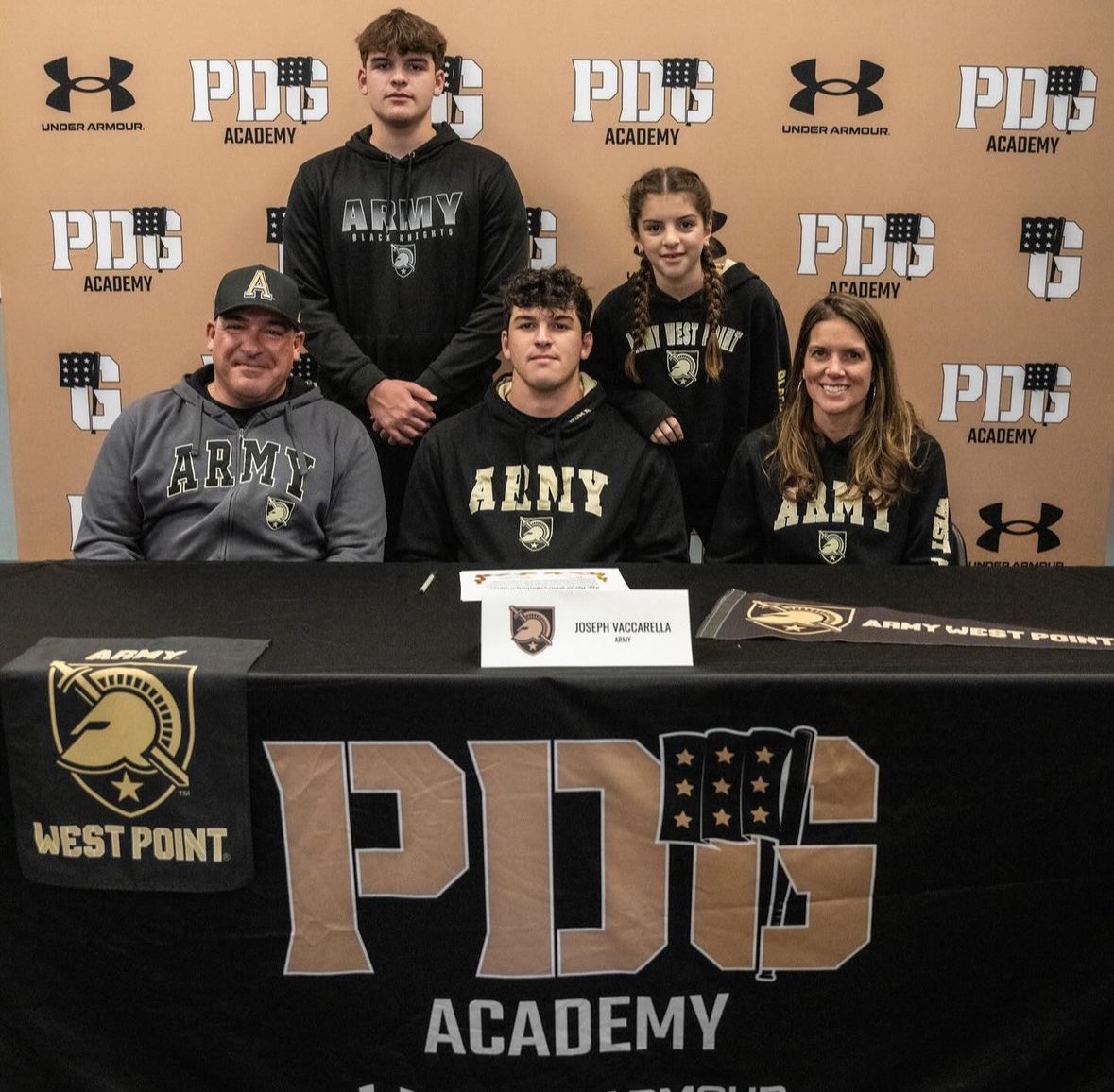 josephvacc9's tweet photo. Signed! #goarmy https://t.co/ecLmZUscFD