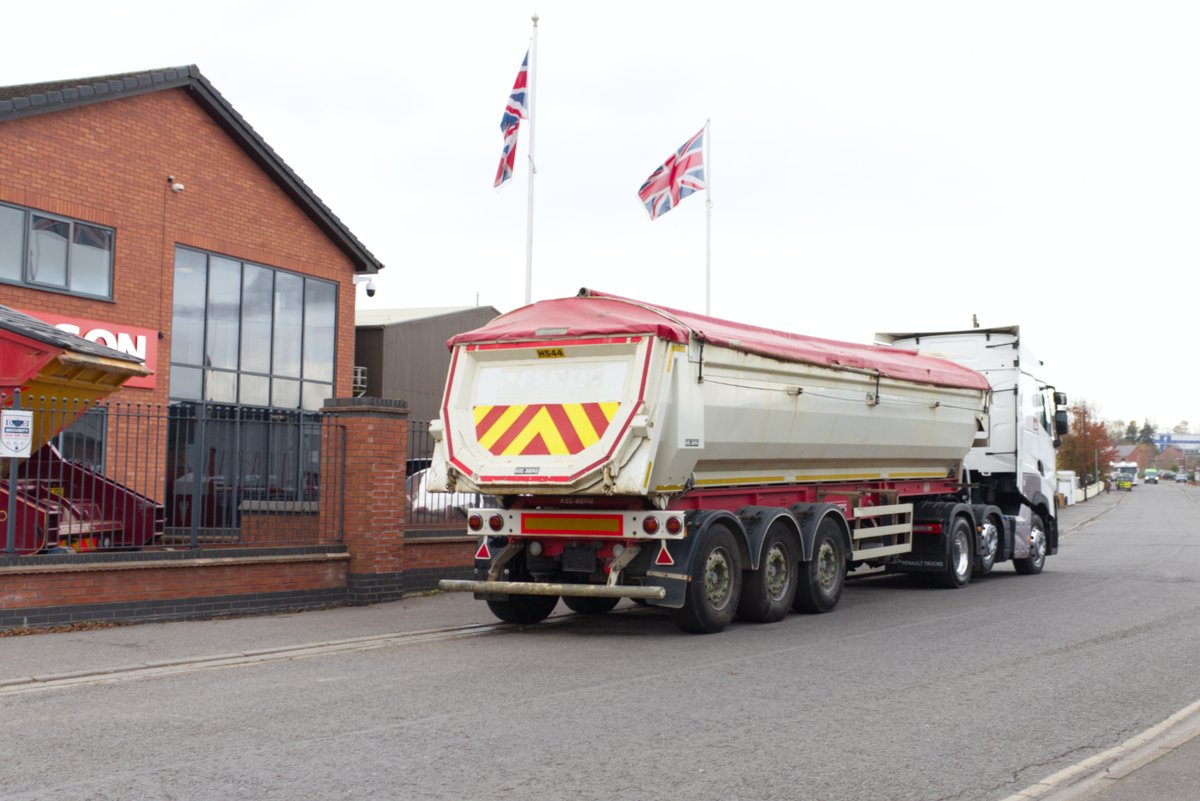 ColsonTrailers's tweet photo. SOLD! This tipper has found a new home๐
Weโre always refreshing our stock with reliable, pre-owned trailers! Stay tuned for more deals!
Let us find your next trailer
๐https://t.co/eotj035xdJ
โ๏ธ01773 424 210
๐ฉinfo@colsontrailers.co.uk
#HappyCustomer #UsedTrailers #Tipper https://t.co/Lxn17y2M3Q