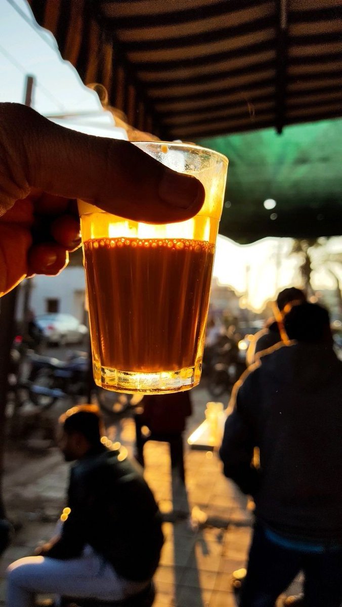 NekuNagauri3's tweet image. शाम वालीं चाय पीते हैं सा आ जाओ सा आप सब.........!!
चाय से प्यार और लगाव दोनों है...... क्योंकि सिर दर्द की दवा जो है.....!!
चाय वाला चस्का....!!!
HAPPY EVENING FRIENDS

#UPPSC_No_Normalization 
#चाय_वाला_इश्क