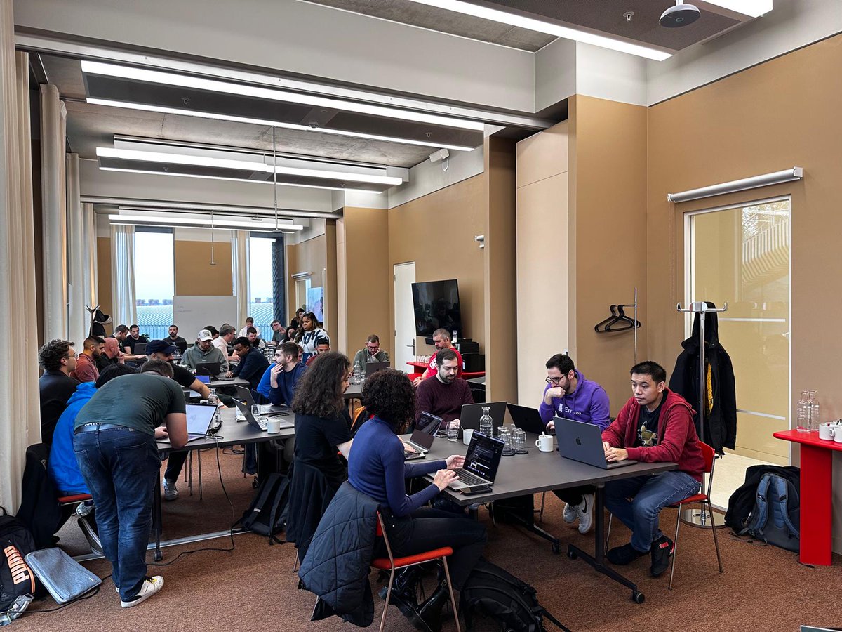 RNLConf's tweet photo. Big turnout for the performance workshop by @almouro this morning! ☀️☀️☀️ https://t.co/z2UHN5sJrV